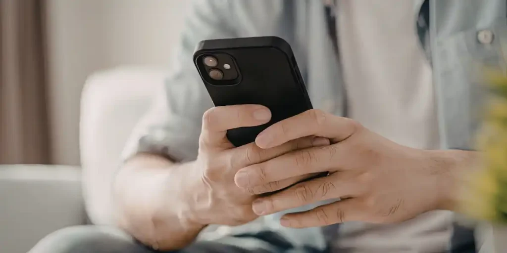 Can internet use reduce dementia risk in older adults?